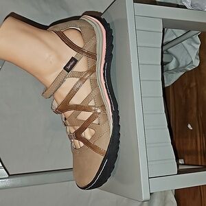 JAMBU Tangerine Sandal